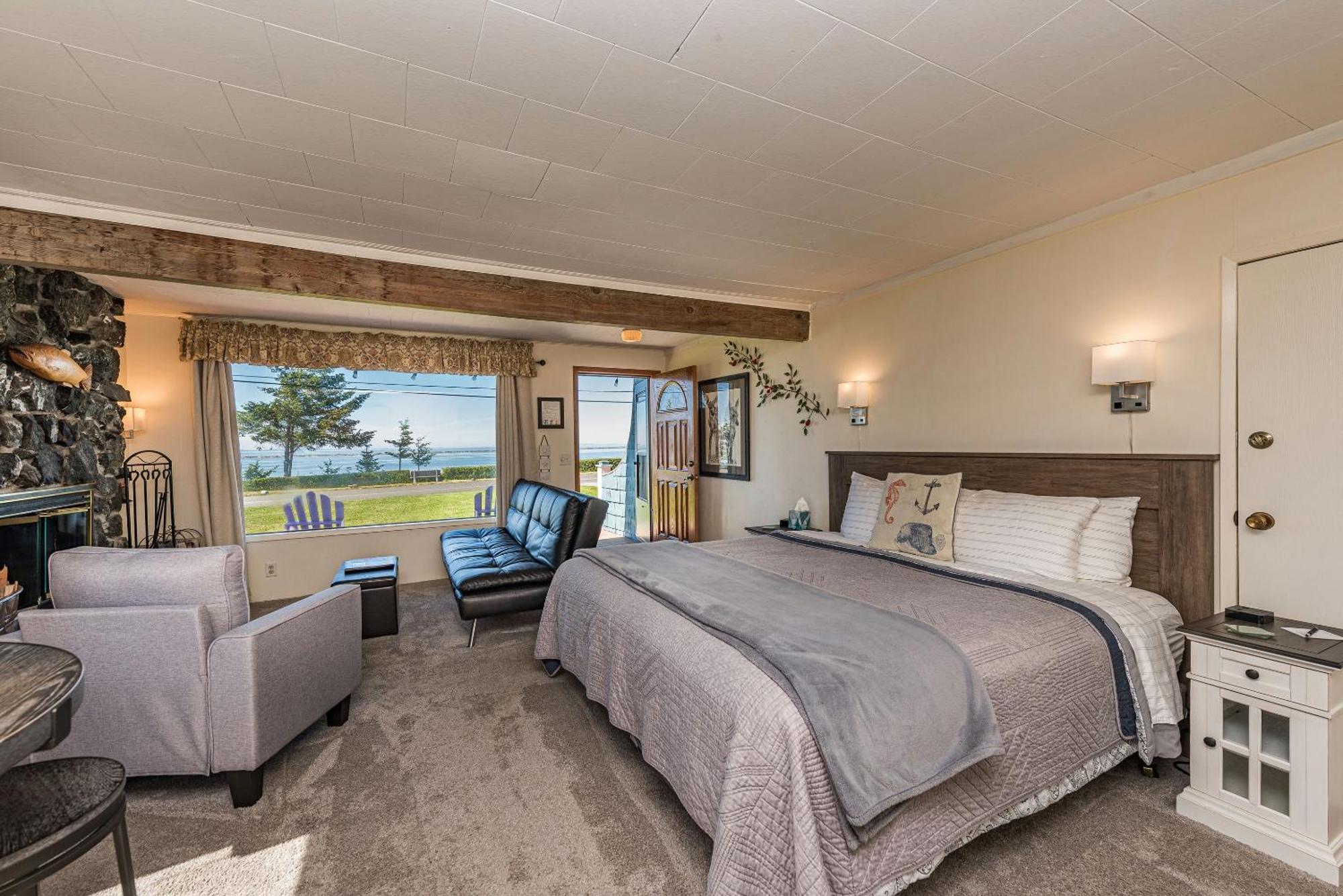 Juan De Fuca Waterfront Hotel & Cottages Sequim Exterior photo