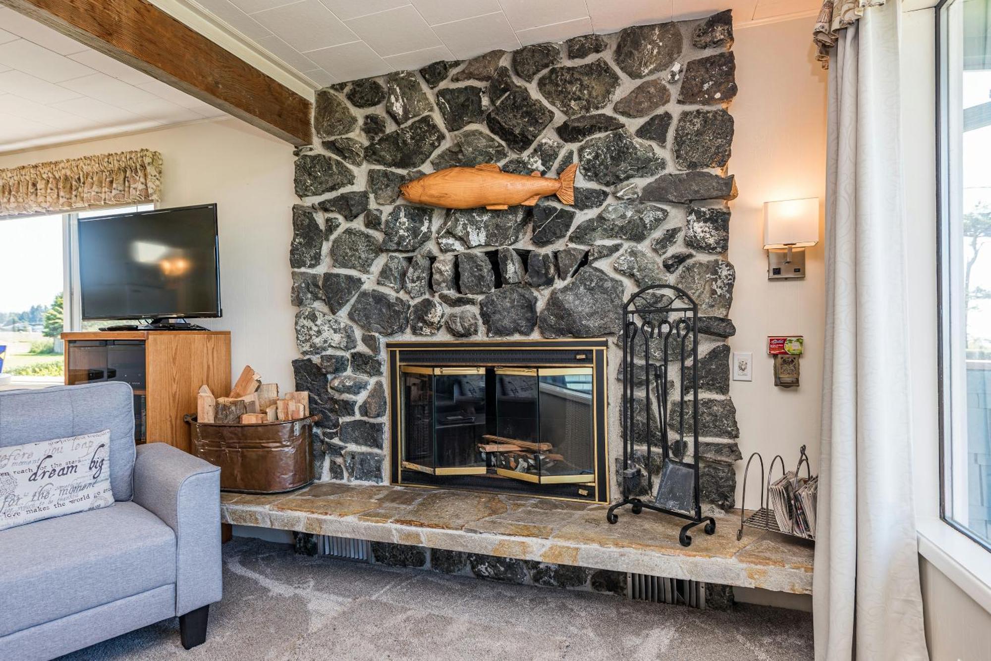 Juan De Fuca Waterfront Hotel & Cottages Sequim Exterior photo