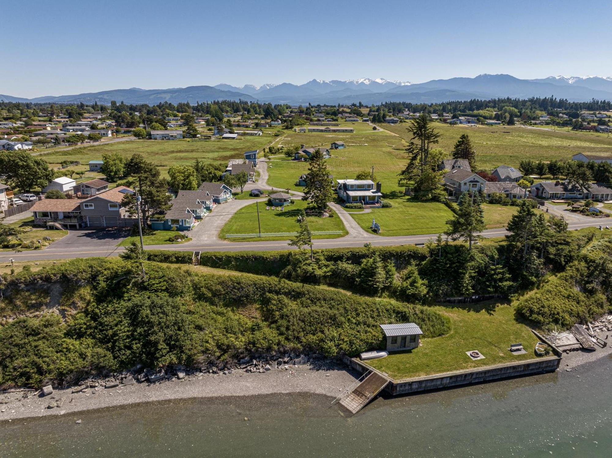 Juan De Fuca Waterfront Hotel & Cottages Sequim Exterior photo