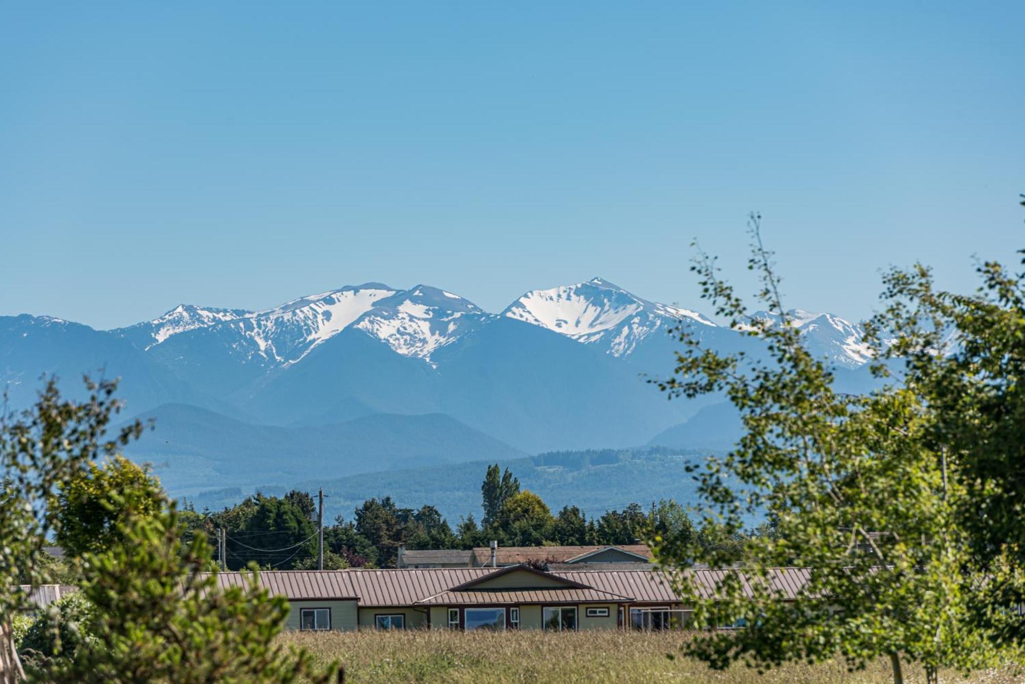 Juan De Fuca Waterfront Hotel & Cottages Sequim Exterior photo