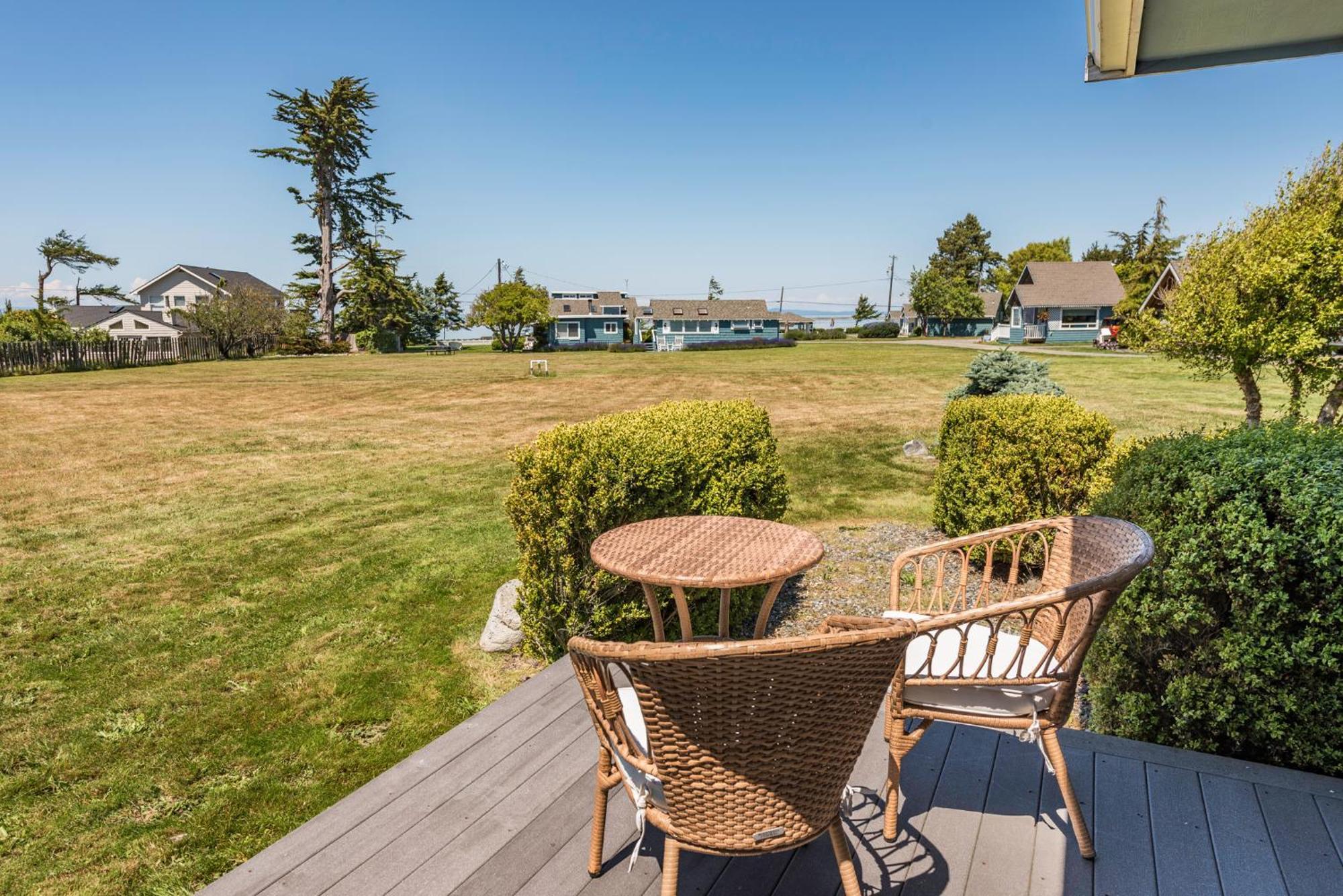 Juan De Fuca Waterfront Hotel & Cottages Sequim Exterior photo
