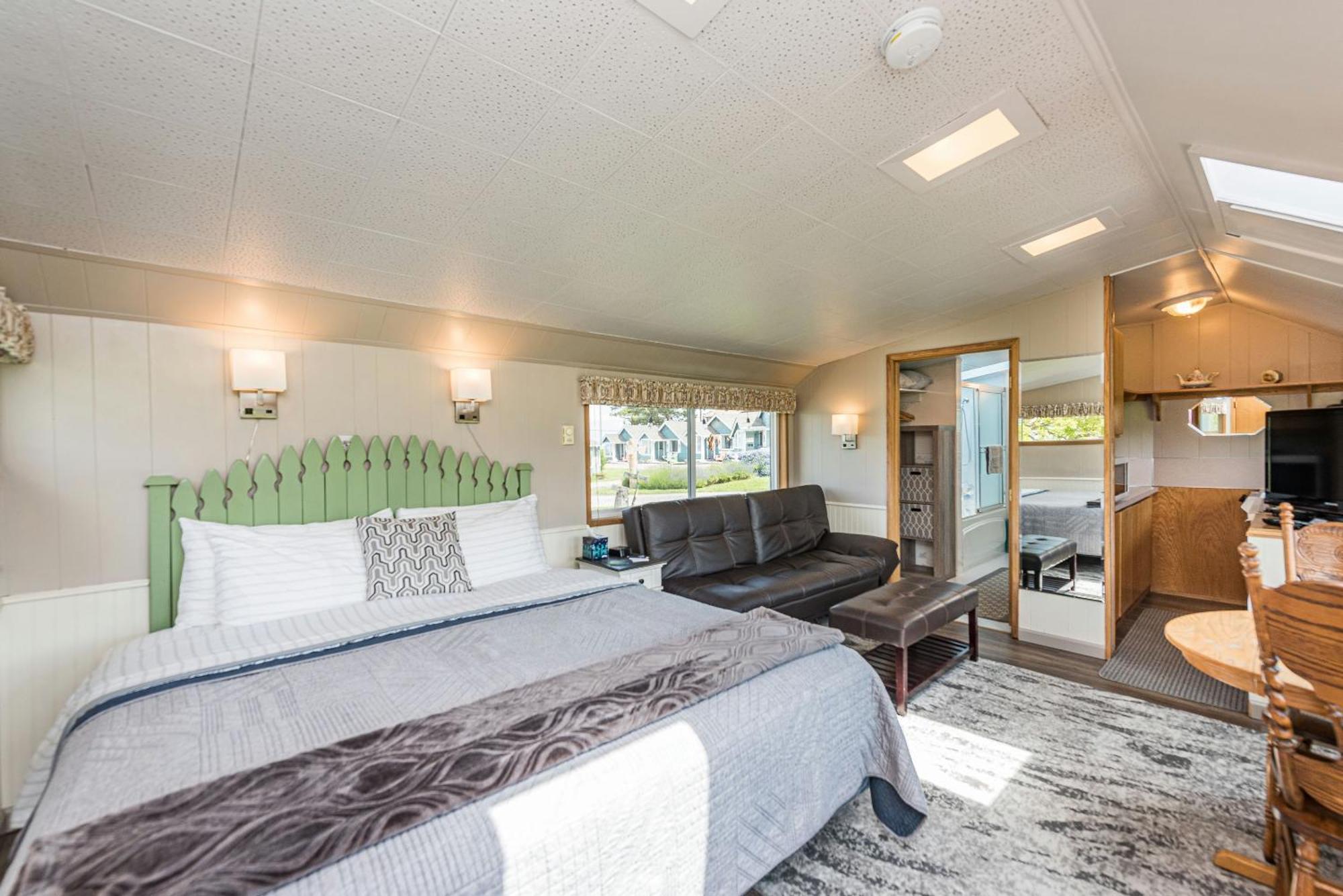 Juan De Fuca Waterfront Hotel & Cottages Sequim Exterior photo