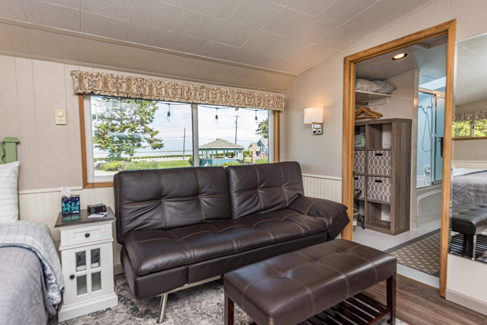 Juan De Fuca Waterfront Hotel & Cottages Sequim Exterior photo