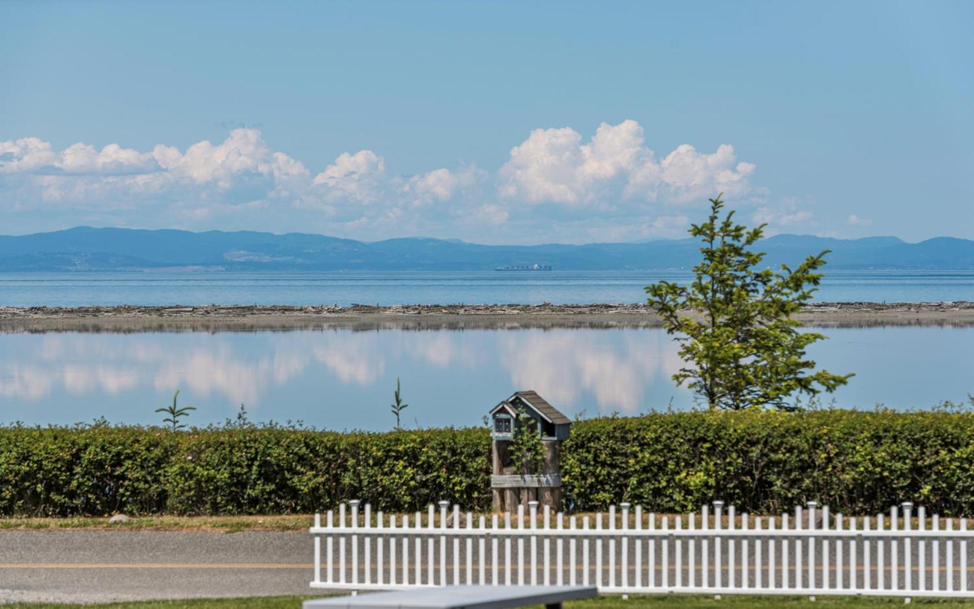 Juan De Fuca Waterfront Hotel & Cottages Sequim Exterior photo