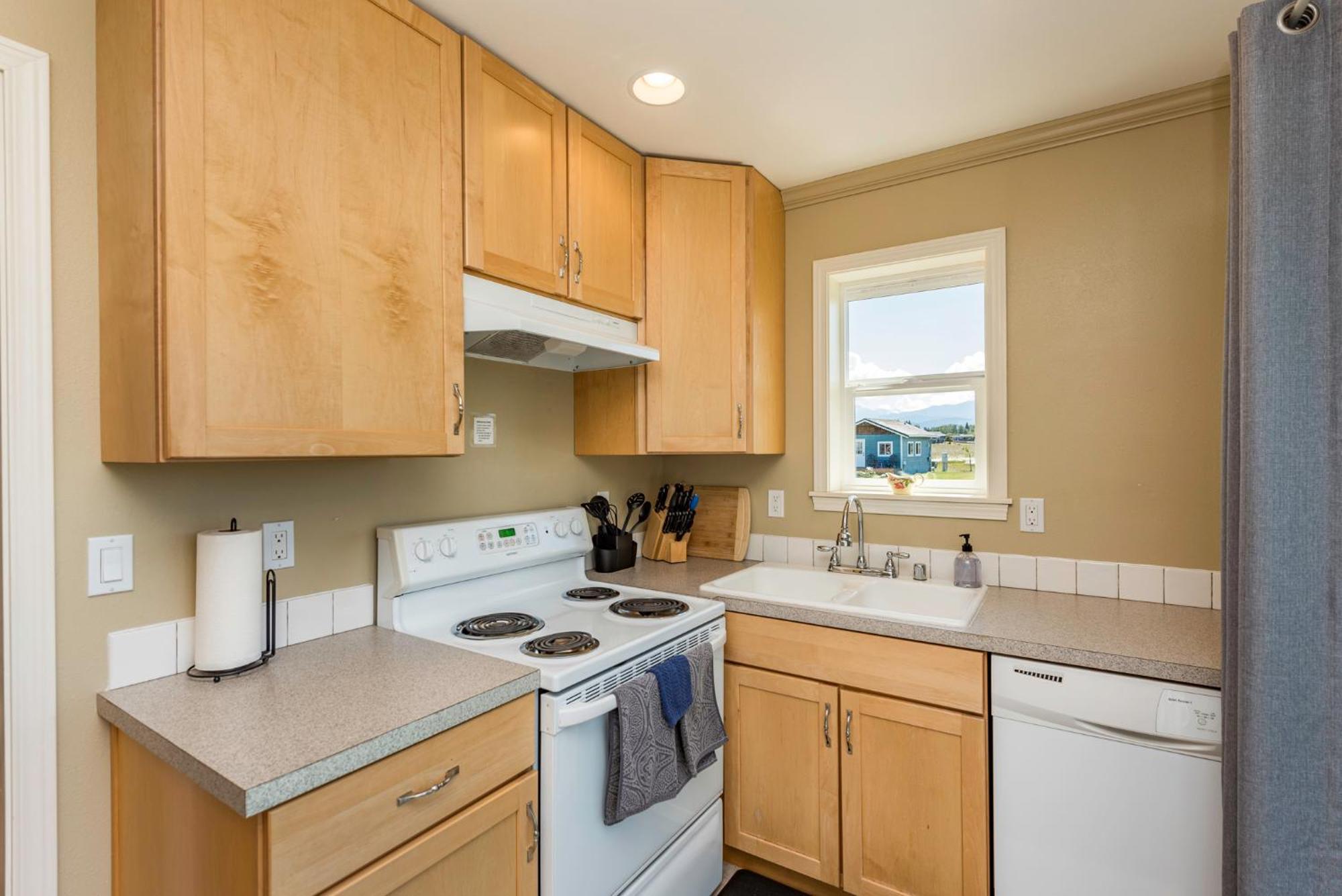 Juan De Fuca Waterfront Hotel & Cottages Sequim Exterior photo