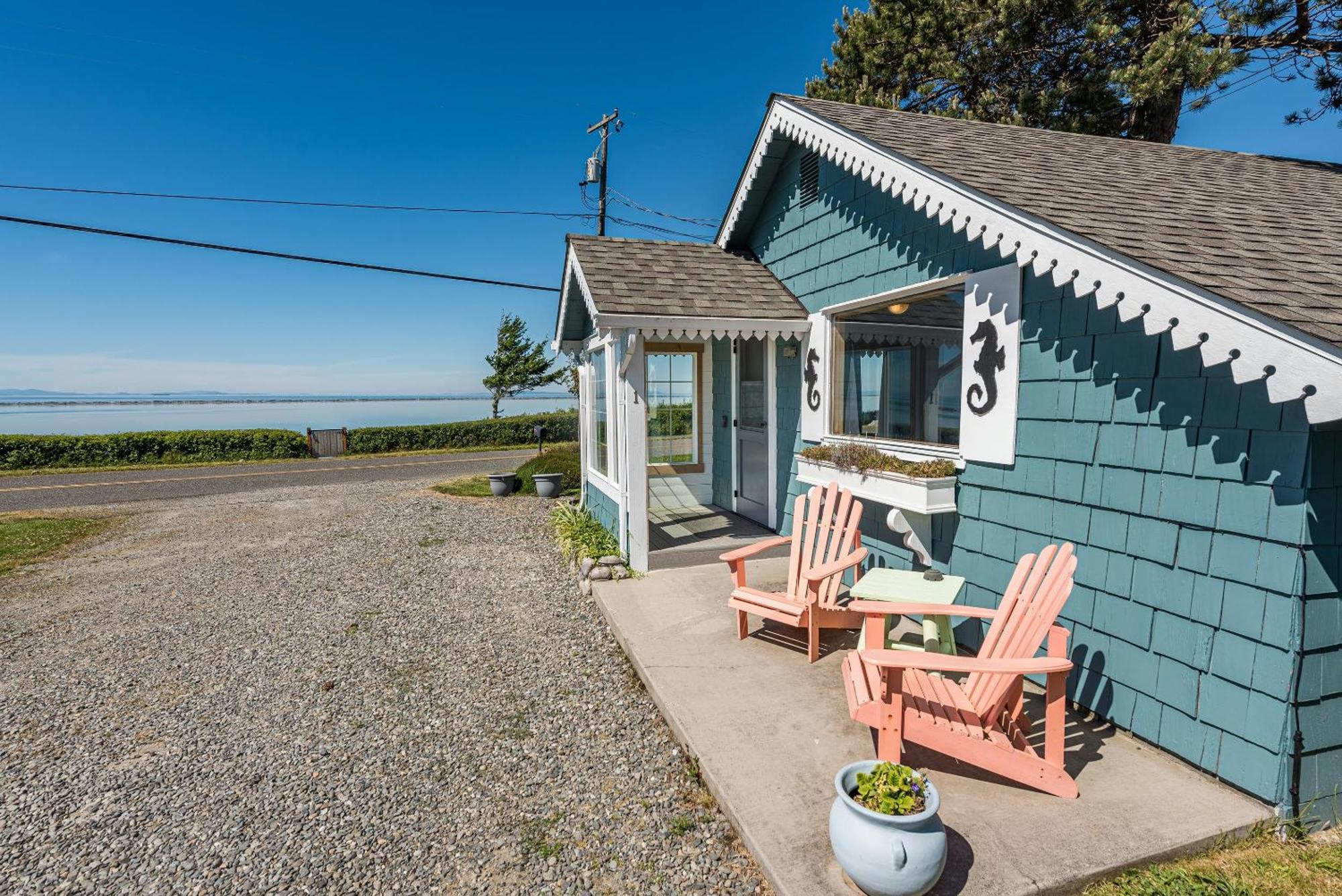 Juan De Fuca Waterfront Hotel & Cottages Sequim Exterior photo