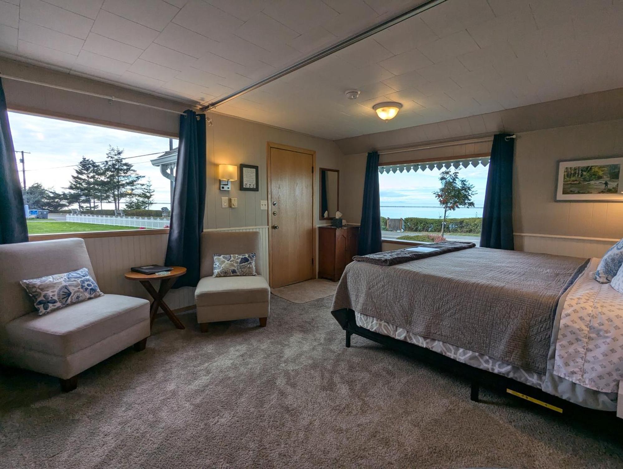 Juan De Fuca Waterfront Hotel & Cottages Sequim Exterior photo