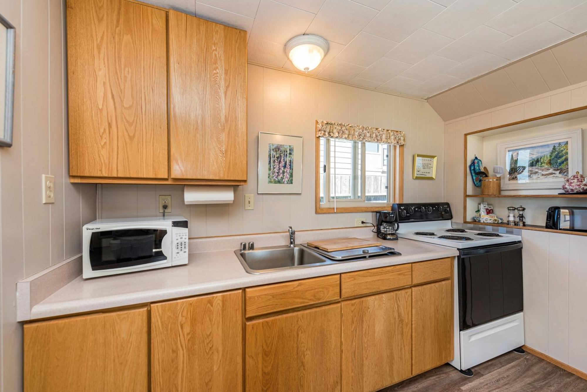 Juan De Fuca Waterfront Hotel & Cottages Sequim Exterior photo